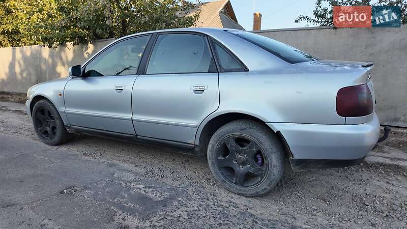 Седан Audi A4 1998 в Баре