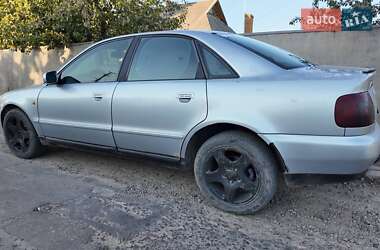 Седан Audi A4 1998 в 