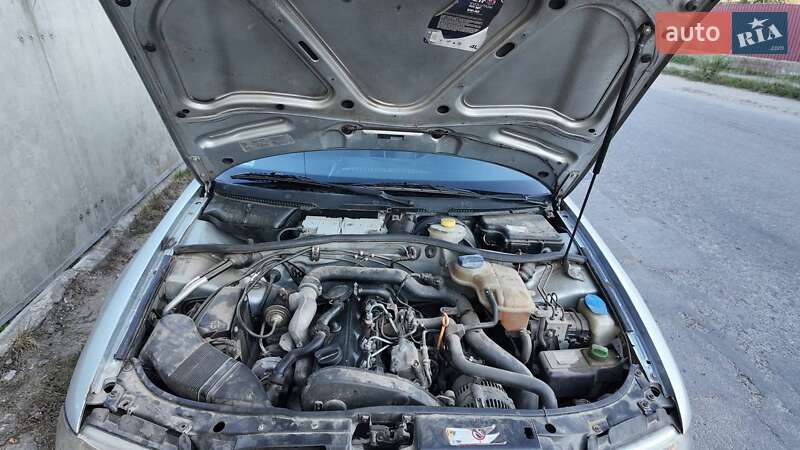 Седан Audi A4 1998 в Баре