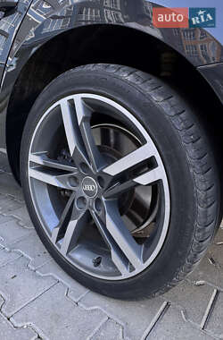 Седан Audi A4 2015 в 