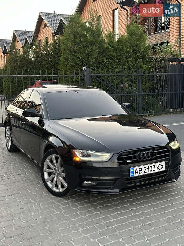 Седан Audi A4 2012 в Виннице