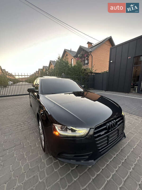 Седан Audi A4 2012 в Виннице
