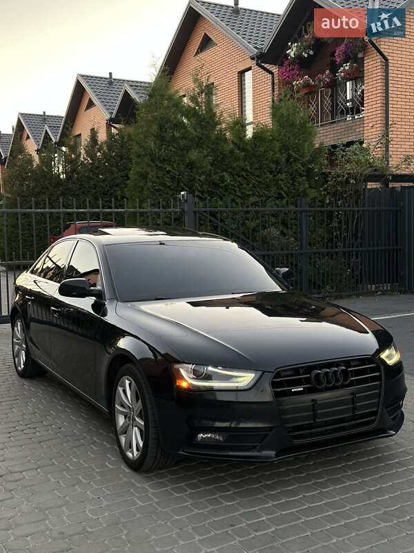 Седан Audi A4 2012 в Виннице