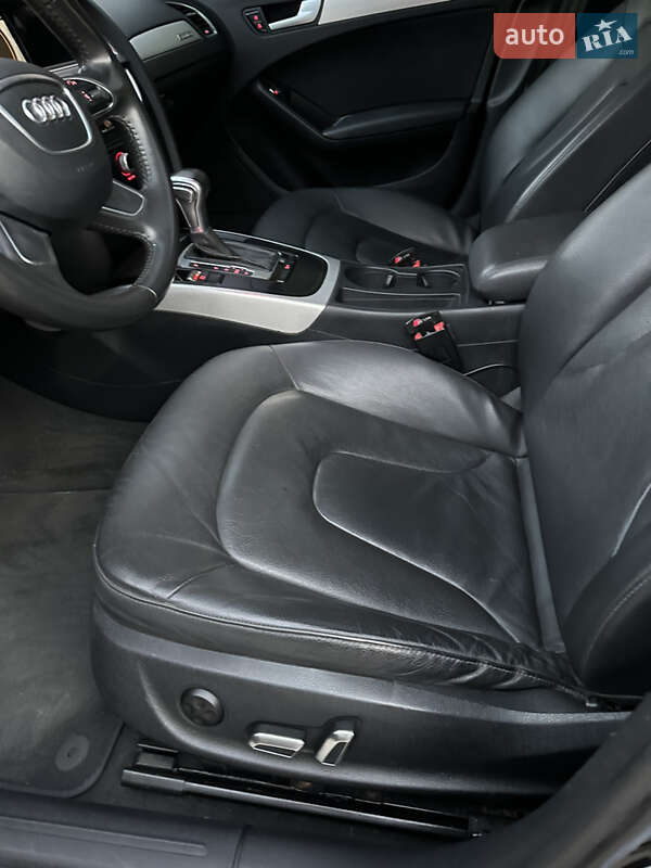Седан Audi A4 2012 в Виннице