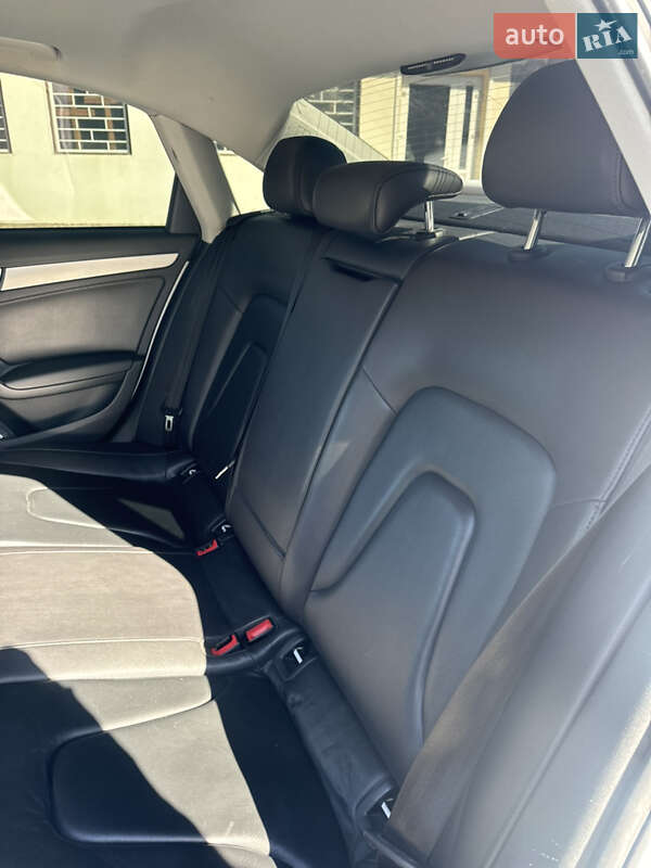 Седан Audi A4 2015 в Львове