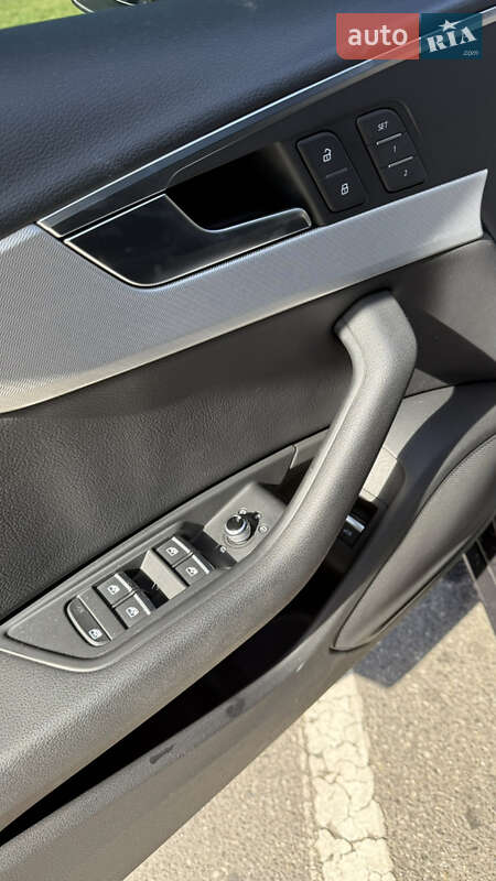Седан Audi A4 2018 в Вінниці