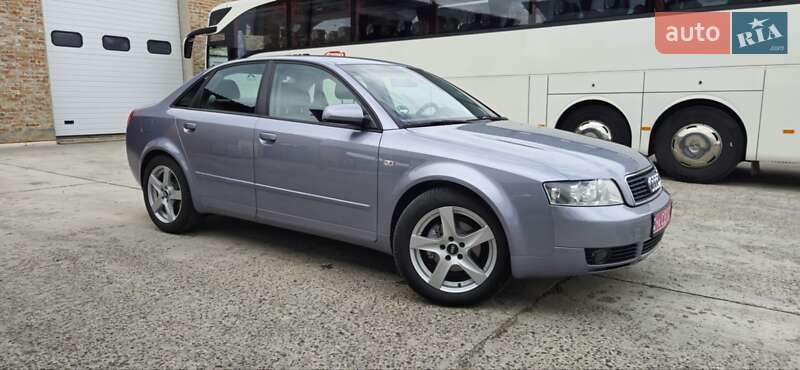 Седан Audi A4 2004 в 