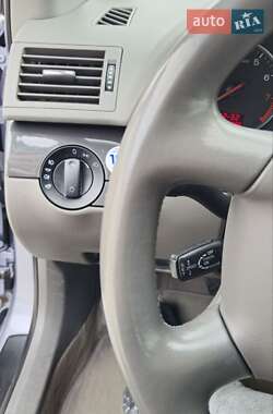 Седан Audi A4 2004 в 