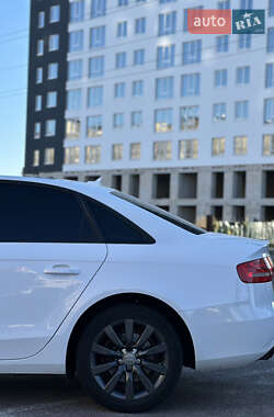 Седан Audi A4 2012 в 