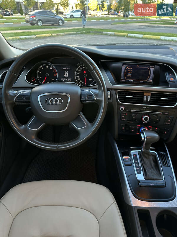 Седан Audi A4 2012 в Киеве