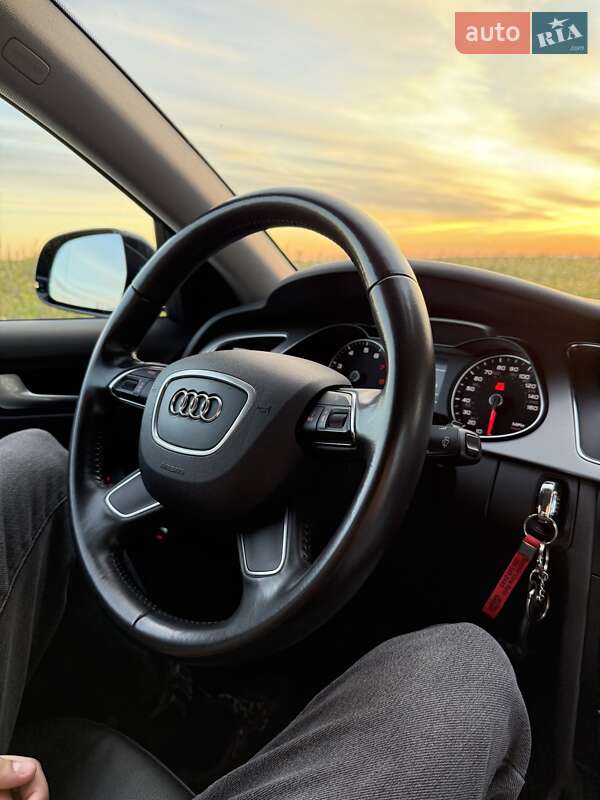 Седан Audi A4 2014 в Львове