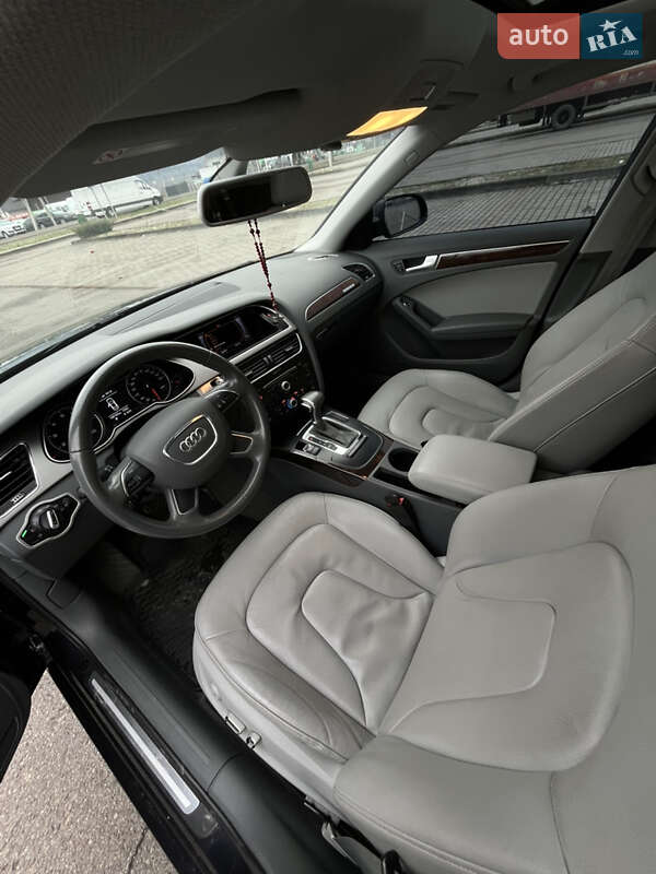 Седан Audi A4 2012 в Хусте