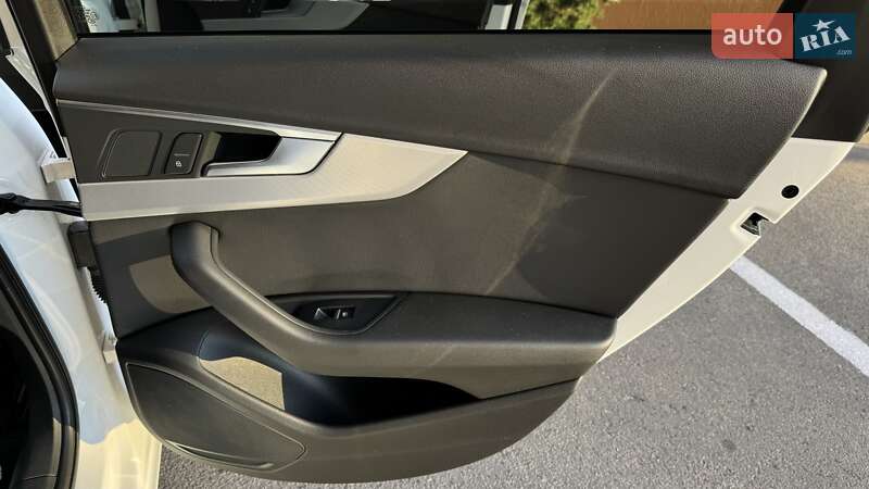 Седан Audi A4 2016 в Одессе