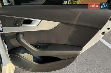 Седан Audi A4 2016 в 