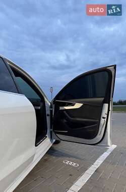 Седан Audi A4 2019 в 