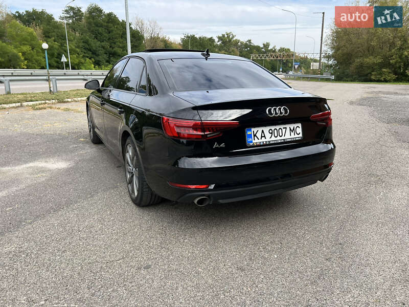 Седан Audi A4 2016 в Киеве