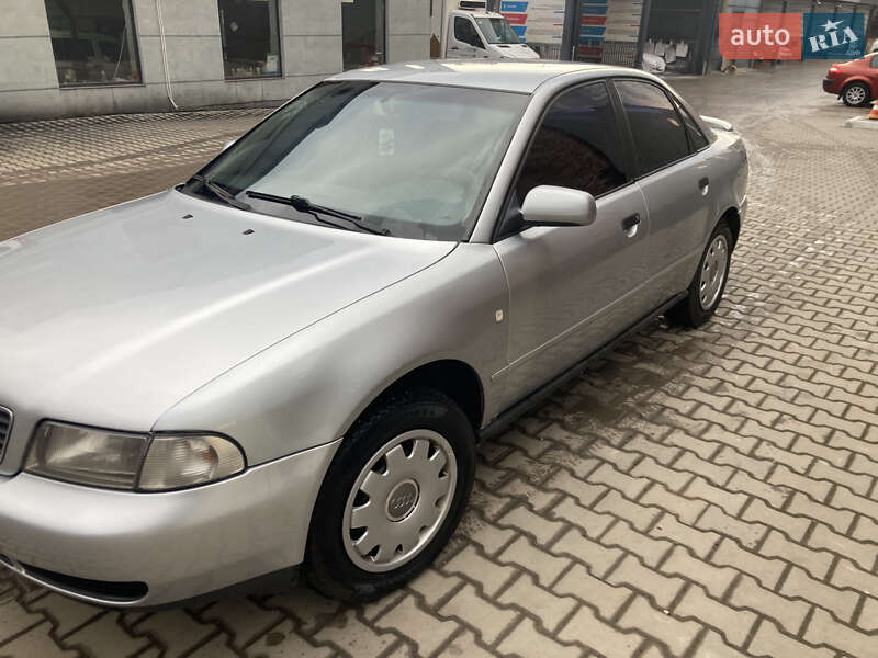 Седан Audi A4 1996 в Коломые