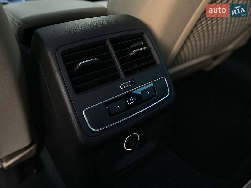 Седан Audi A4 2016 в Львове