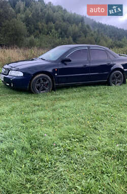 Седан Audi A4 1996 в Стрелках