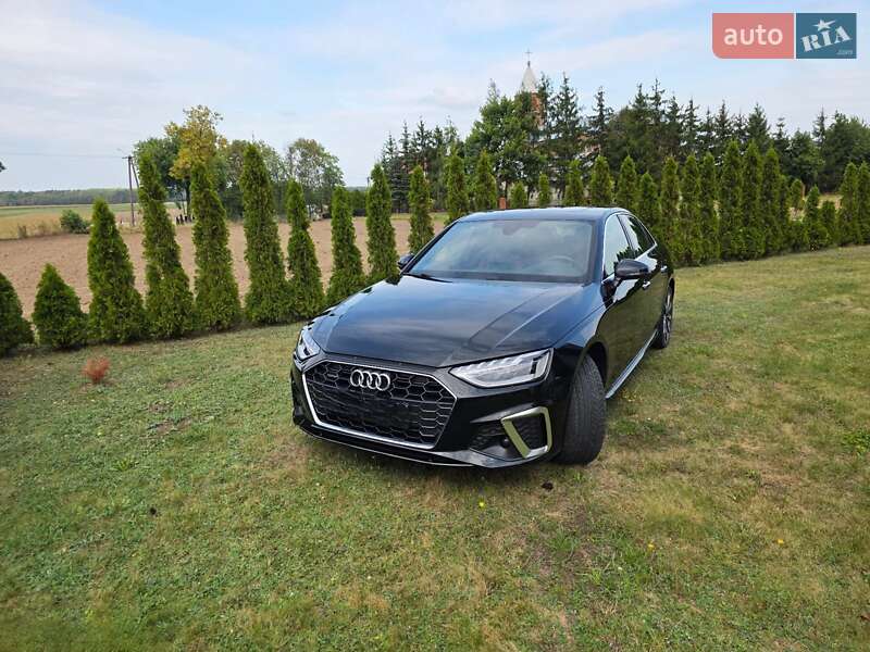 Седан Audi A4 2022 в 