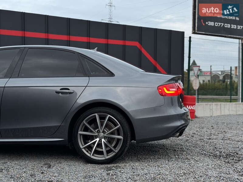 Седан Audi A4 2015 в Луцке
