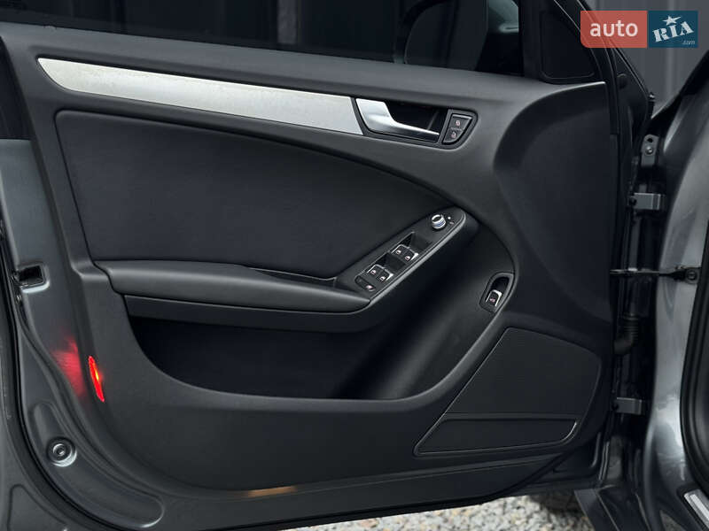 Седан Audi A4 2015 в Луцке