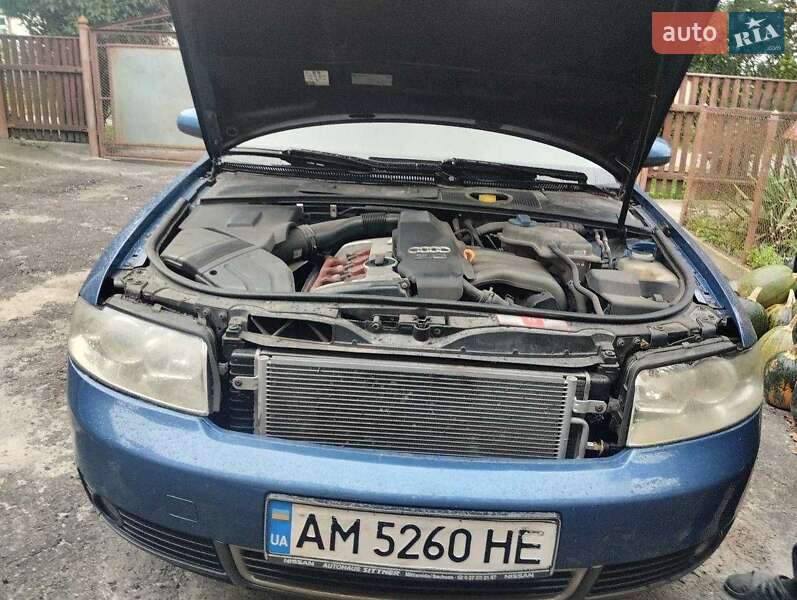 Седан Audi A4 2001 в Романове