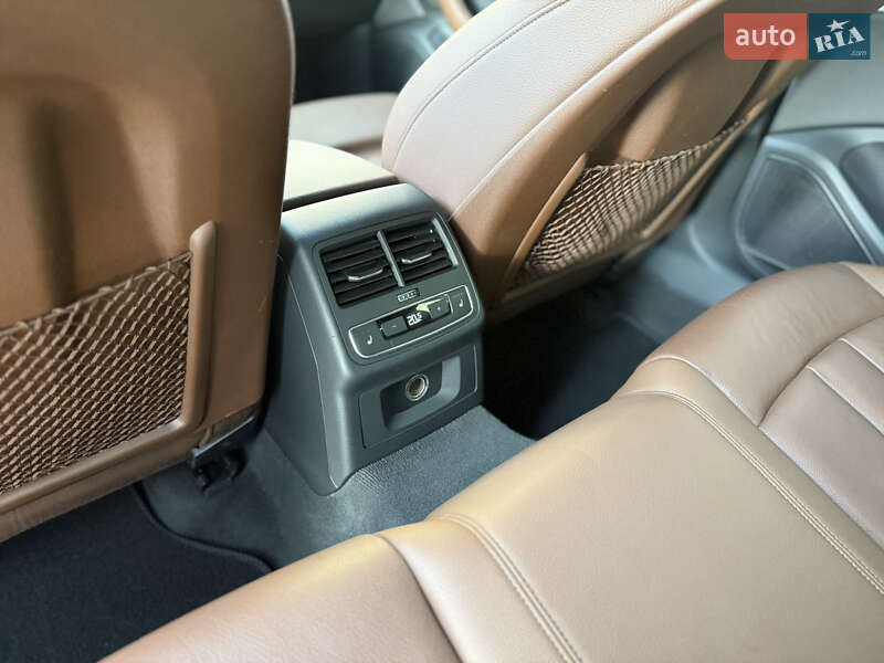 Седан Audi A4 2016 в Днепре