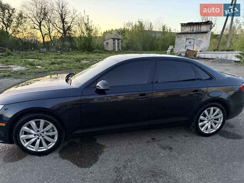 Седан Audi A4 2016 в Львове