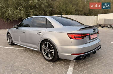 Седан Audi A4 2018 в 