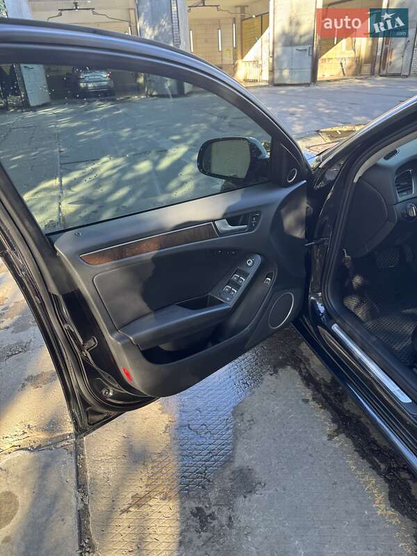 Седан Audi A4 2012 в Павлограде