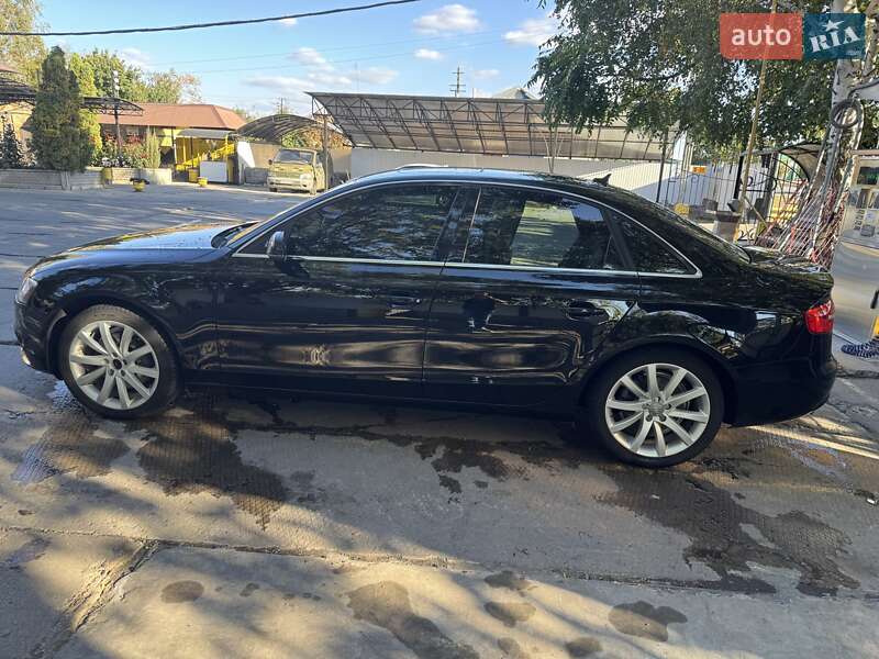 Седан Audi A4 2012 в Павлограде