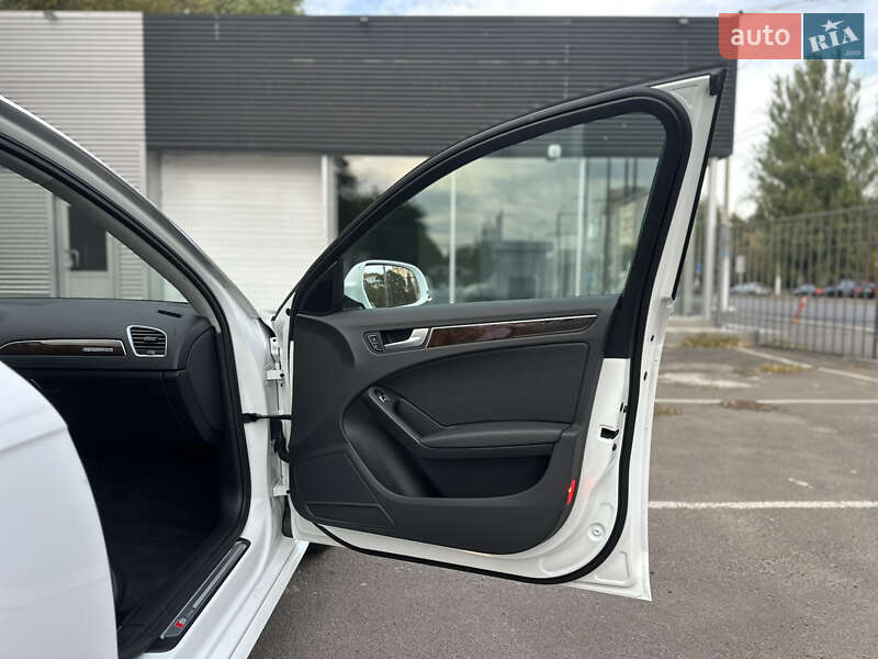 Седан Audi A4 2014 в Одесі