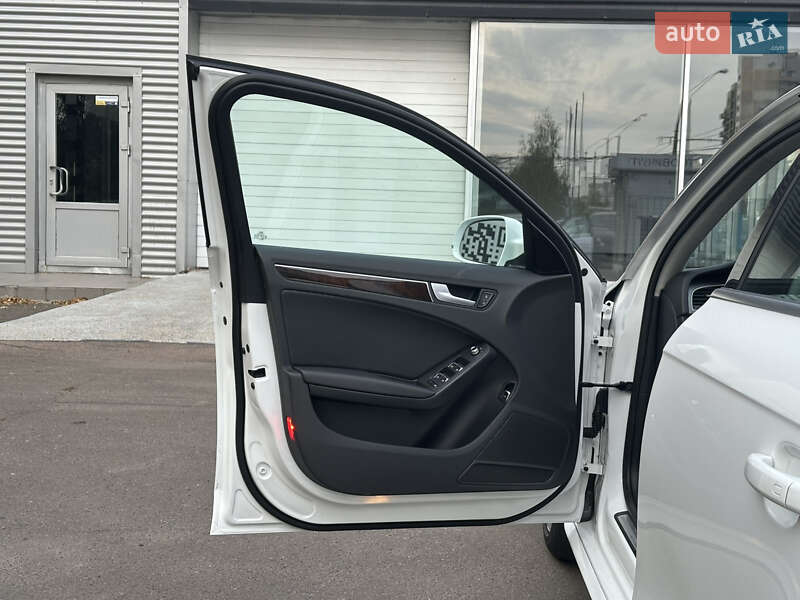 Седан Audi A4 2014 в Одесі