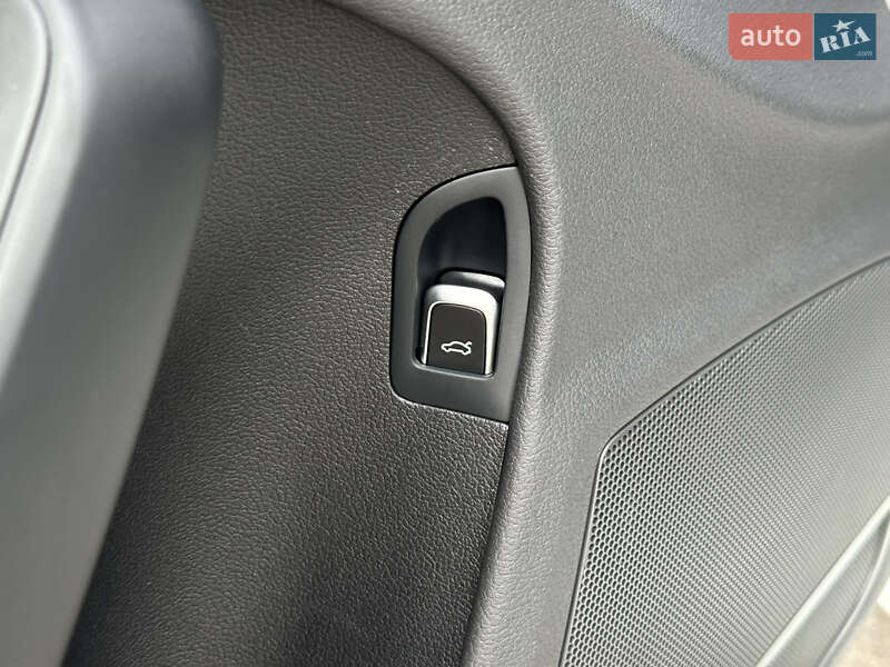 Седан Audi A4 2014 в Одесі