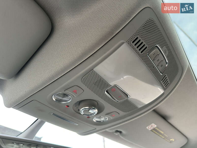 Седан Audi A4 2014 в Одесі