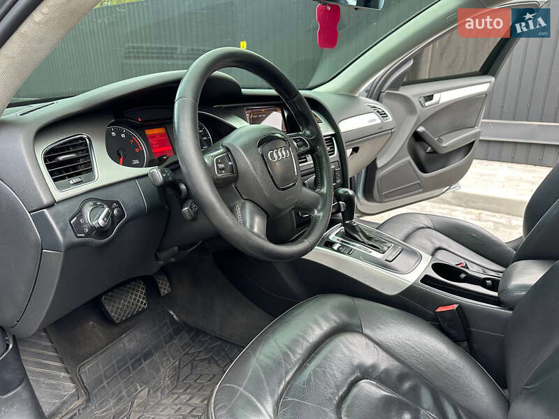 Седан Audi A4 2011 в Дніпрі