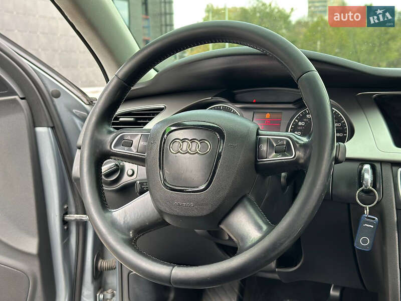 Седан Audi A4 2011 в Дніпрі