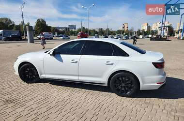 Седан Audi A4 2018 в 