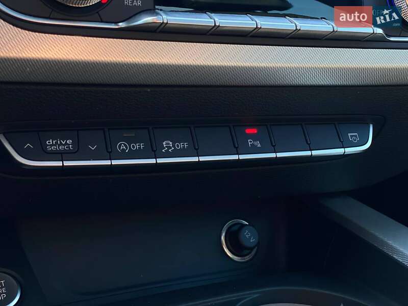 Седан Audi A4 2016 в Киеве