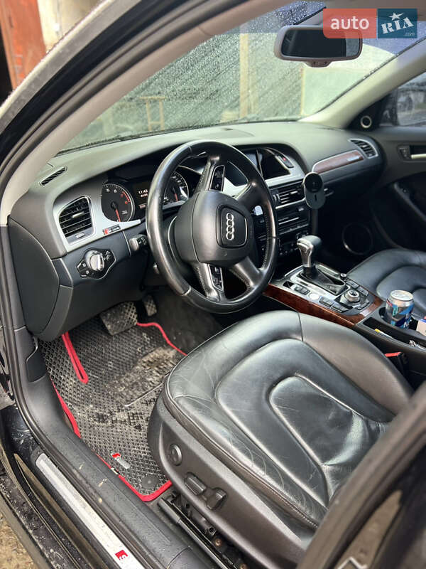 Седан Audi A4 2011 в Луцке