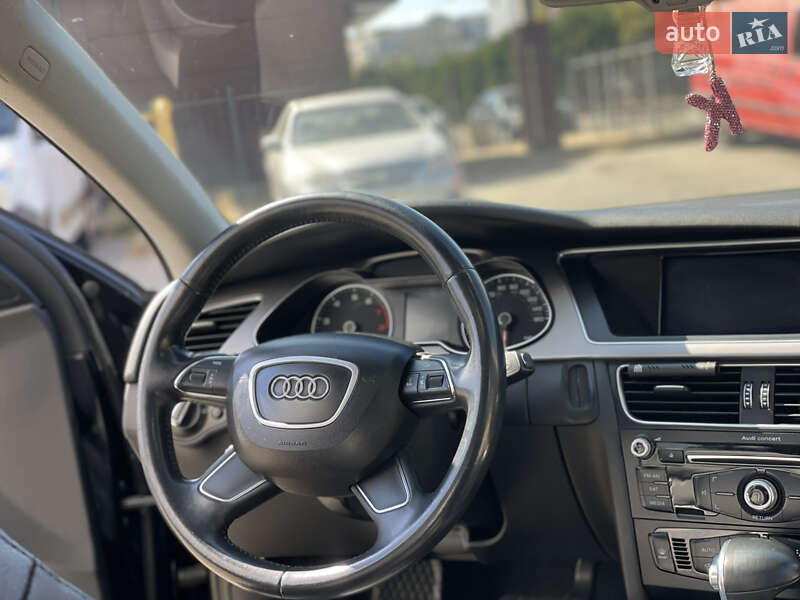 Седан Audi A4 2013 в Одесі