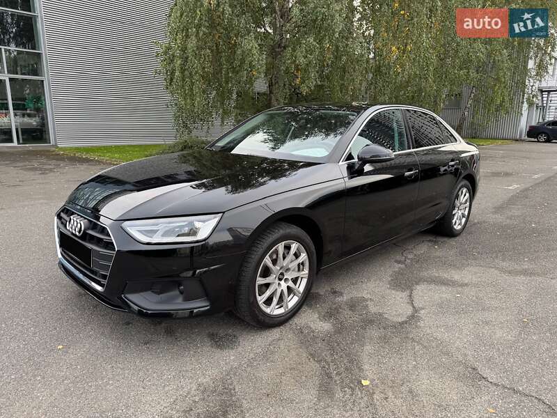 Седан Audi A4 2022 в Киеве
