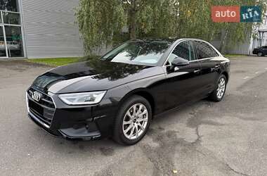 Седан Audi A4 2022 в 