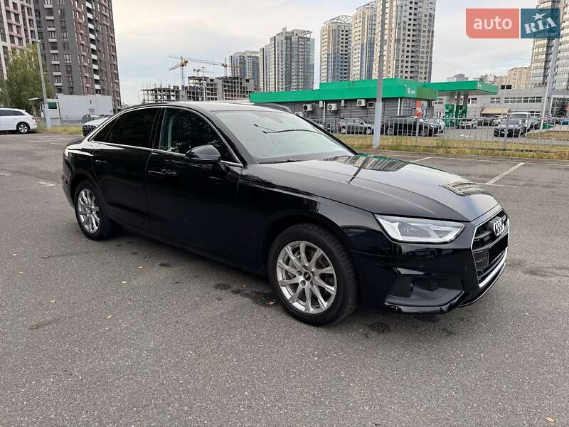 Седан Audi A4 2022 в Киеве