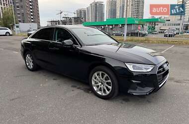 Седан Audi A4 2022 в 