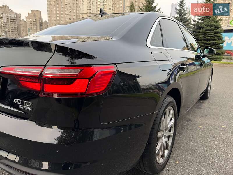 Седан Audi A4 2022 в Киеве