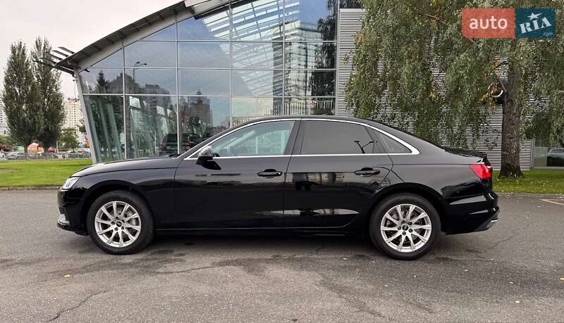 Седан Audi A4 2022 в Киеве