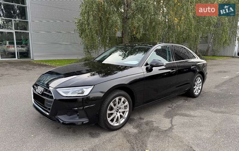 Седан Audi A4 2022 в Киеве