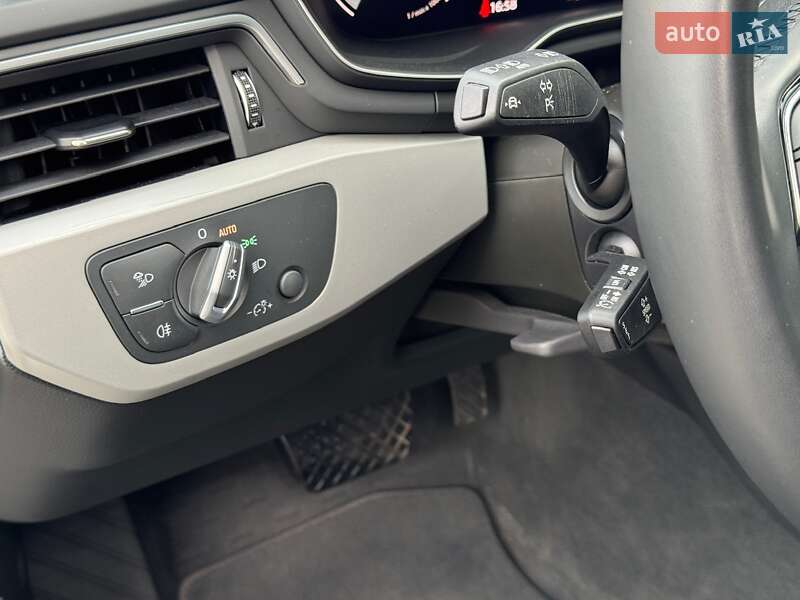 Седан Audi A4 2022 в Киеве